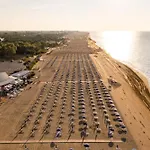 Apartment Comfortable Sea-front Flat Bibione