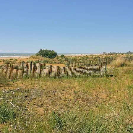 Comfortable Sea-front Flat Appartamento