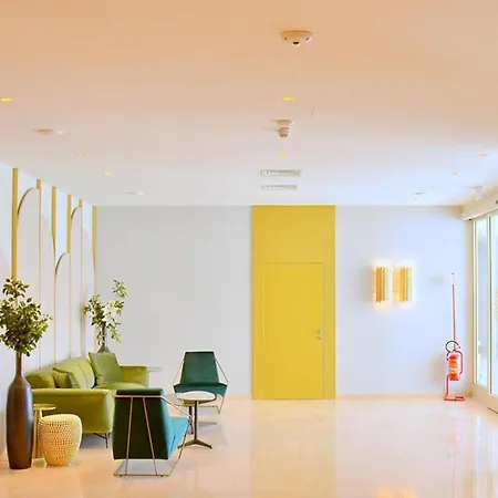 Comfortable Sea-front Flat Apartment