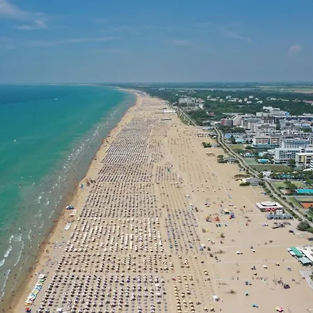 Comfortable Sea-front Flat Appartement Bibione